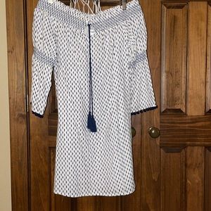 Tommy Bahama Women’s Off shoulder dress. Navy/White with great details. Sz SP